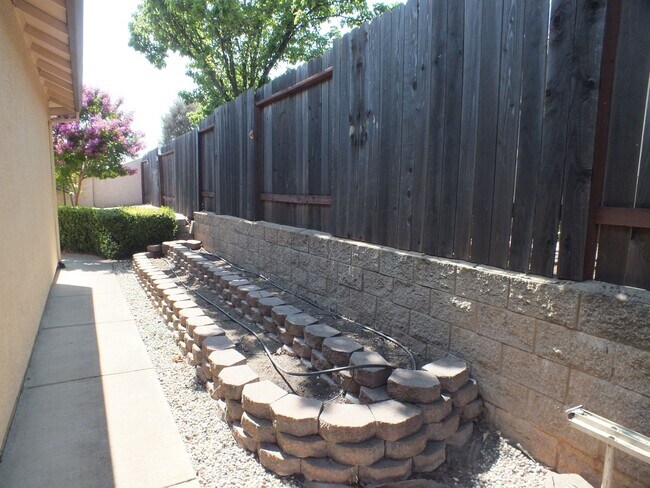 Building Photo - 3/2 Folsom Broadstone Village with outdoor...