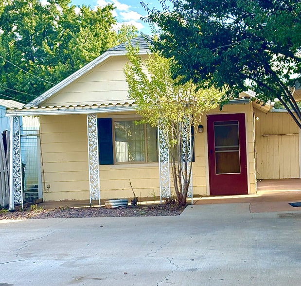 Primary Photo - 2632 Pear St