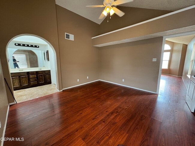 Building Photo - 11120 Loma De Color Dr