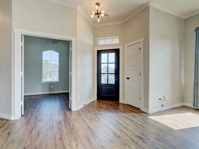 Building Photo - Magnificent 3BD/2BTH home in Council Ridge