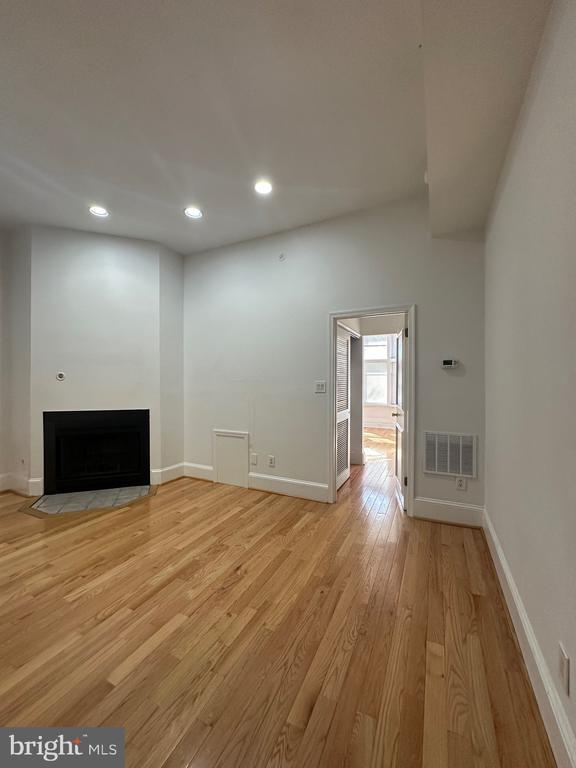 Building Photo - 343 S 18th St