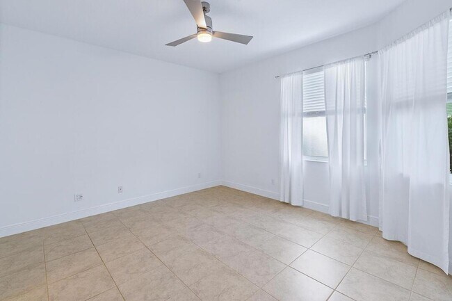 Building Photo - 2590 Bella Vista Cir