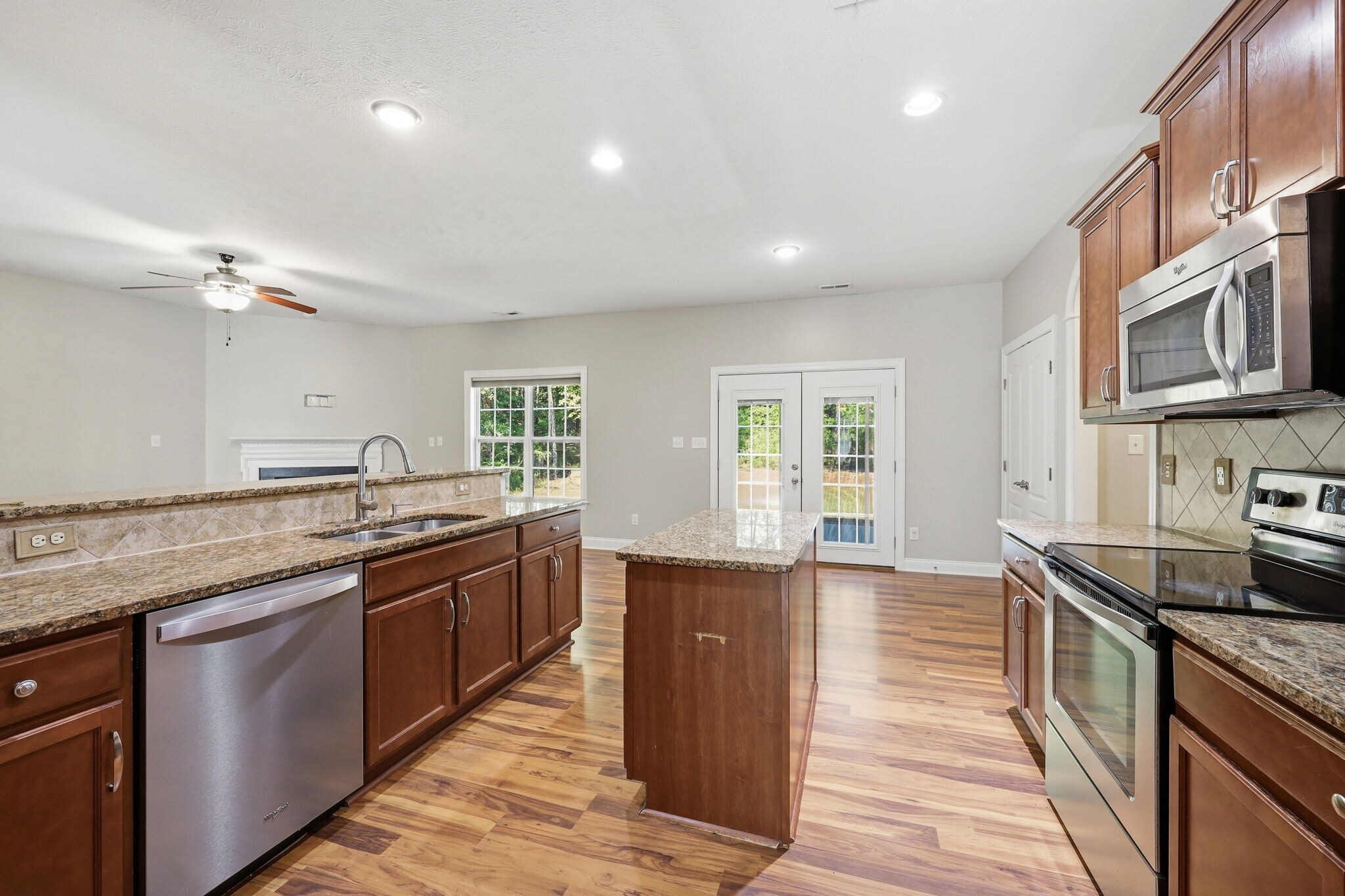 Building Photo - 768 Riverbirch Dr