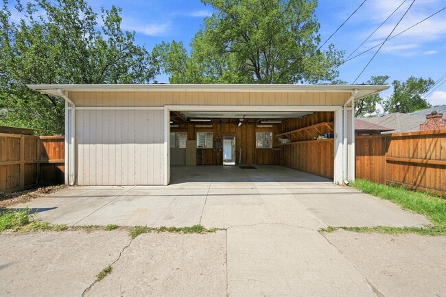 Building Photo - $3,195.95-  3 Bed, 2 Bath Home in Denver with Private Outdoor Area!