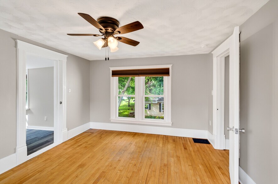Building Photo - 521 W Whitewater St