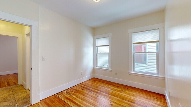 Building Photo - 679 Winchester Ave