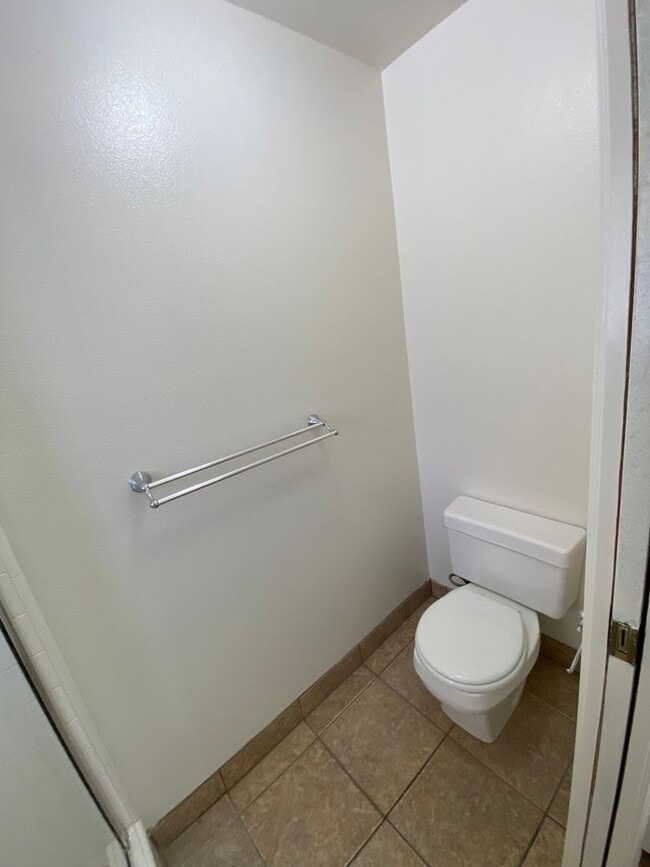 Building Photo - SW Visalia Home coming soon!