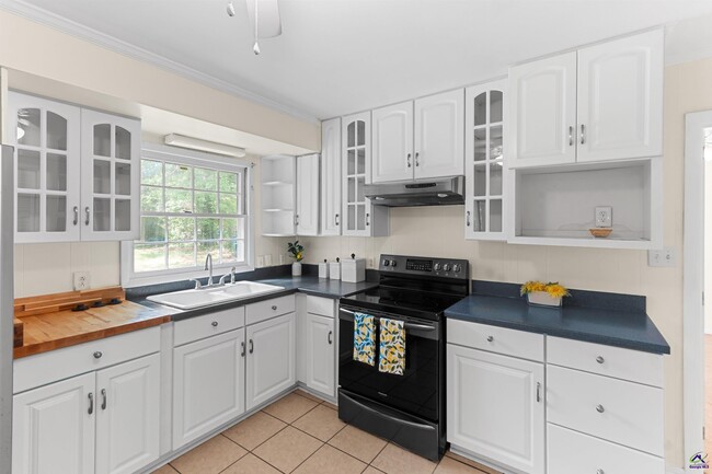 Building Photo - 846 S Forest Lake Dr
