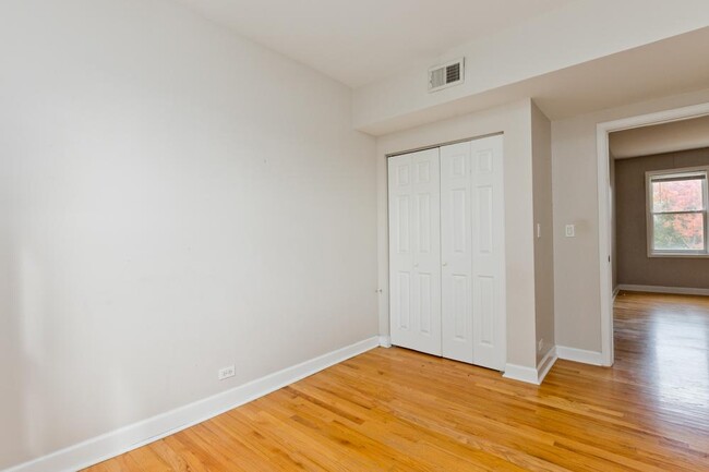 Building Photo - 2 bedroom in Chicago IL 60647