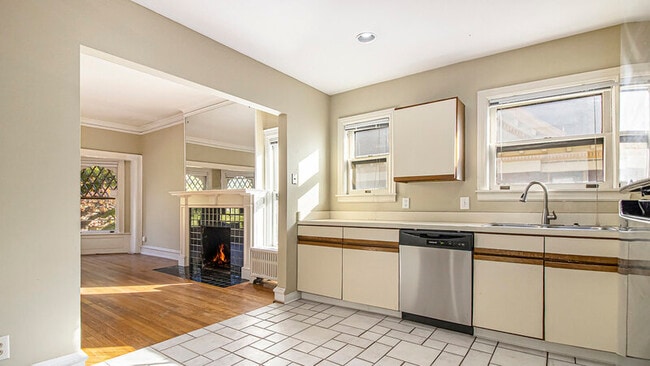 Building Photo - 441 Madison Ave SE