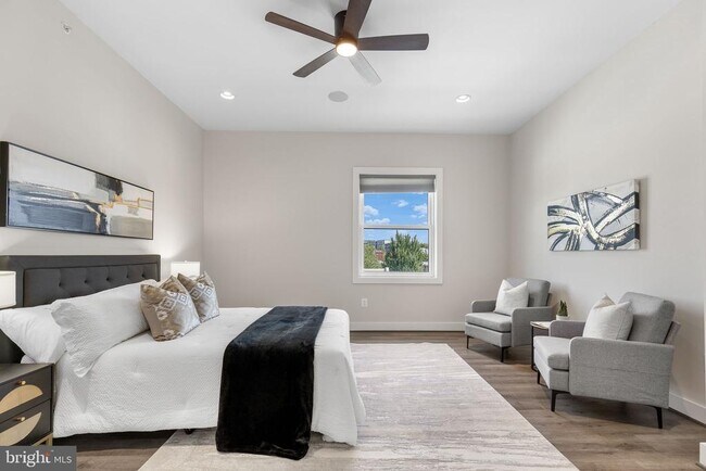 Building Photo - 1417 Staples St NE