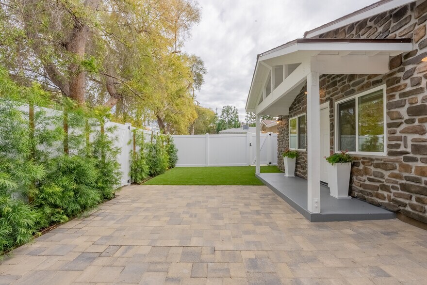 Private Yard - 14902 Hesby St