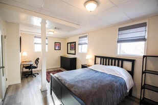 Building Photo - 706 Rockland Ave