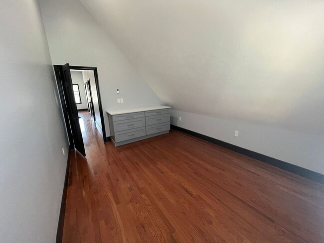 Building Photo - 306 Exchange