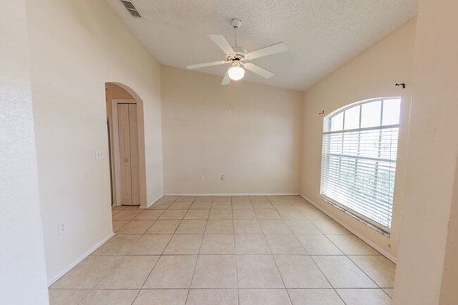 Building Photo - 517 Terranova Cir