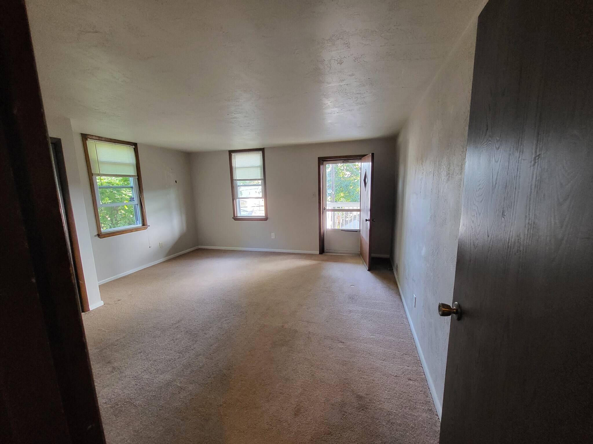 Living room with front porch access - 306 Amabell St