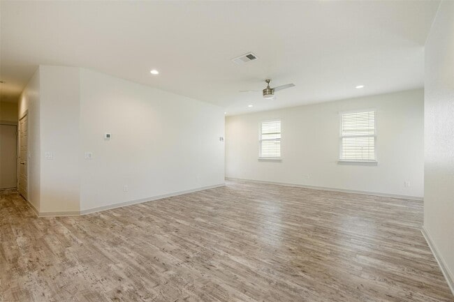 Building Photo - 253 Deserti Rd