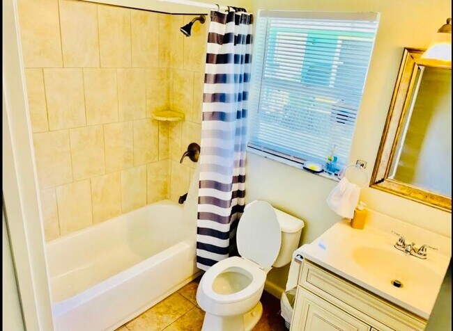 Building Photo - Cozy Smart 3BR 2 Bath House in Sarasota