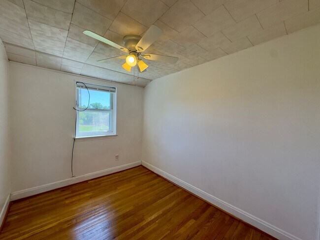 Building Photo - 5781 Edgepark Rd