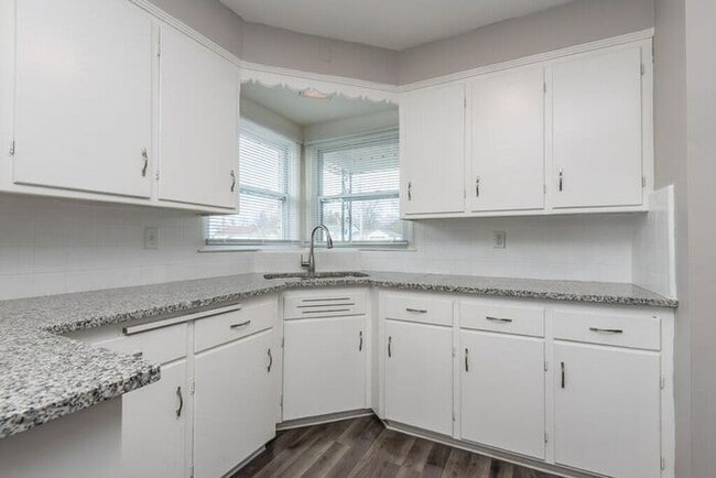 Building Photo - Brick Ranch Single Family Home