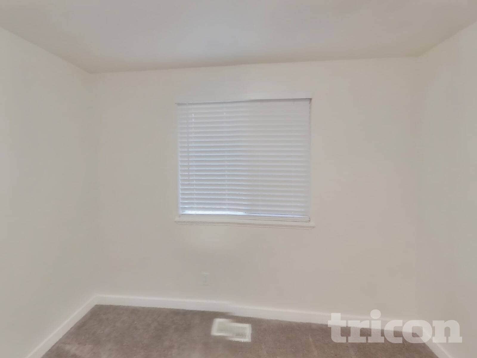 Building Photo - 1602 57th Ave NE