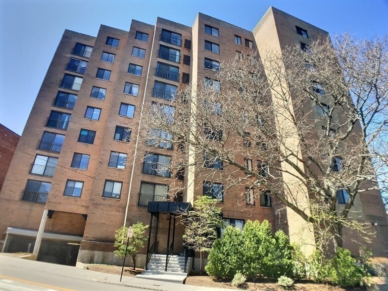 Building Photo - 1247 Beacon St