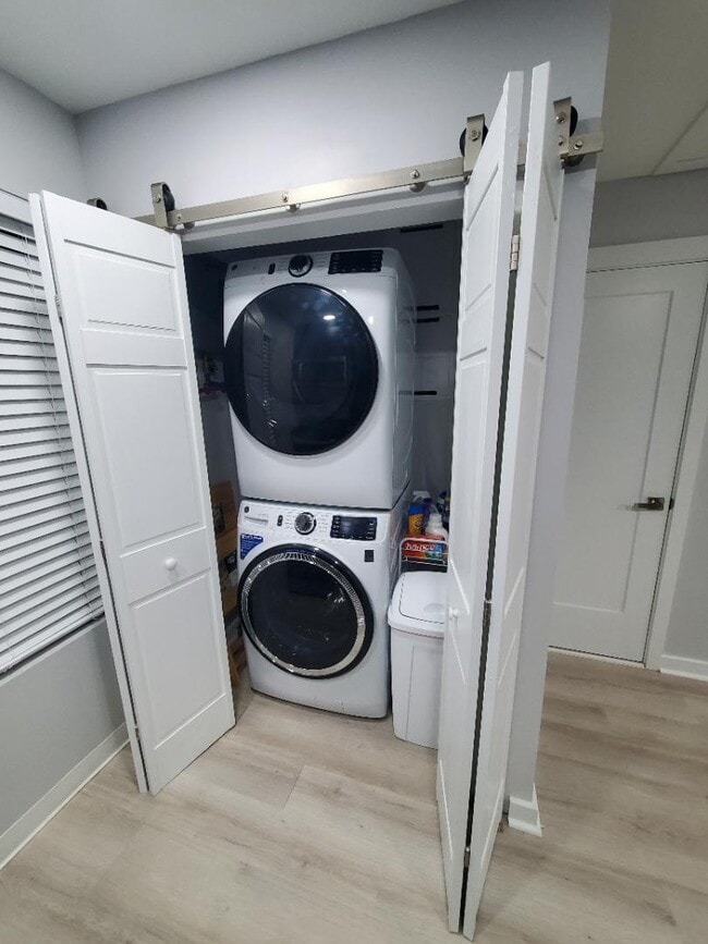 Building Photo - 294 Quick St