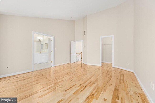 Building Photo - 3836 Elmwood Towne Way