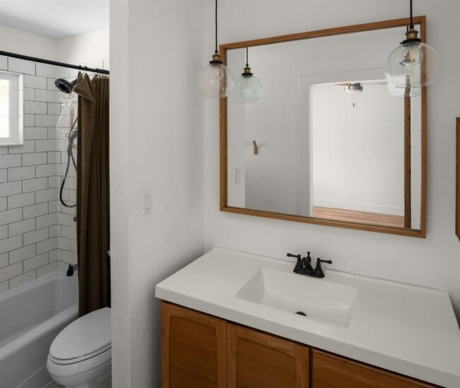 Building Photo - 6601 Blarwood Dr