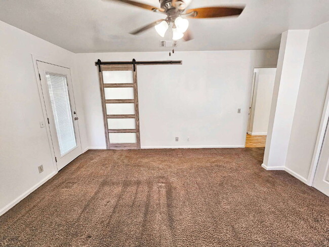 Building Photo - 528 Heatherglen Dr