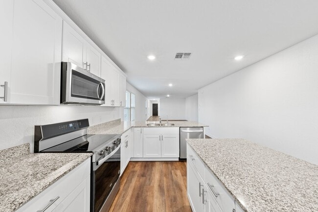 Building Photo - 817 Heartseed Ave