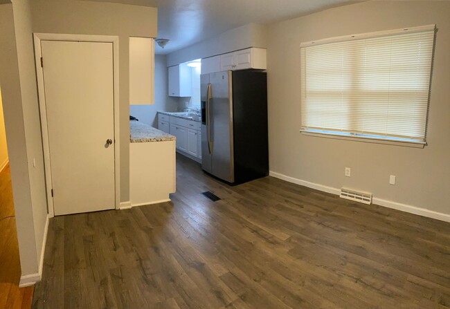 Building Photo - 3 bedroom single family home with huge bon...