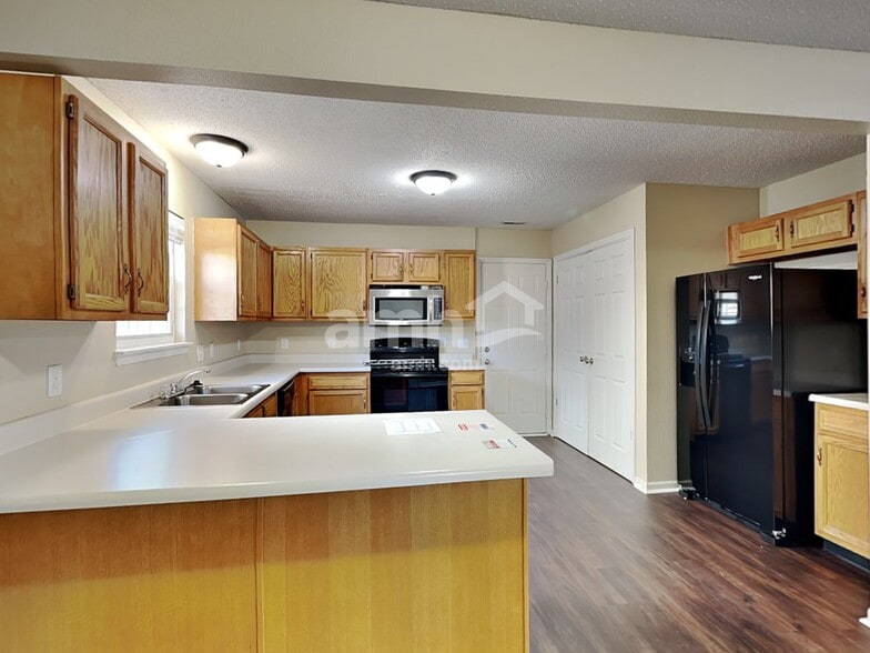 Building Photo - 360 Harts Ford Way