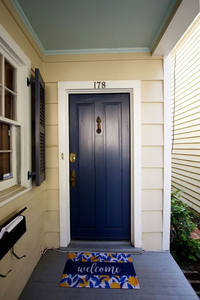 Building Photo - Available 3/1. Beautiful 3 BR/2BA available in Elliottborough! Landscaping included!