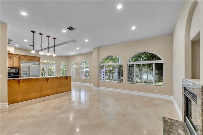 Building Photo - 5150 Teesdale Ave