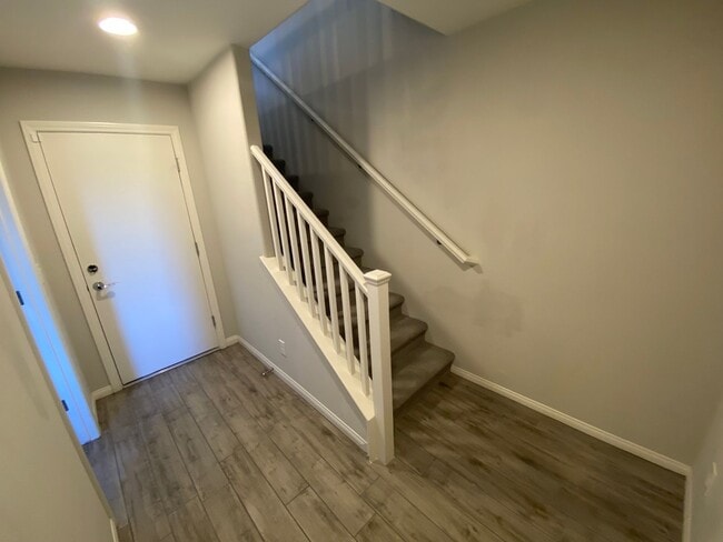 Building Photo - Gorgeous 3Bed/4Bath/2Car, 3-Story Townhome nestled in this beautiful Summerlin West Gated Communi...