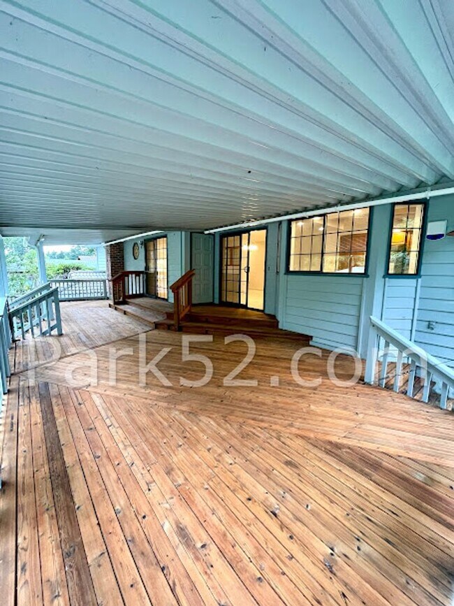 Building Photo - 9024-9024 Waverly Dr SW