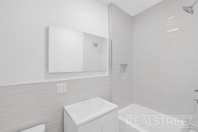 Building Photo - BRAND NEW 3 BED 2 Bath in Bushwick!