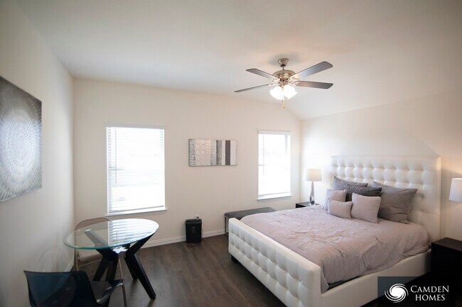 Building Photo - 10112 Spice Ln