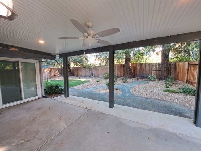 Building Photo - Absolutely Stunning Home in Browns Valley!