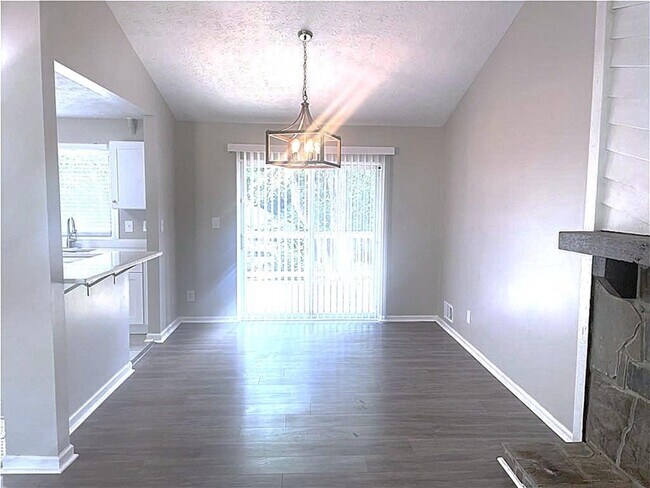 Building Photo - 3205 Brownlee Way
