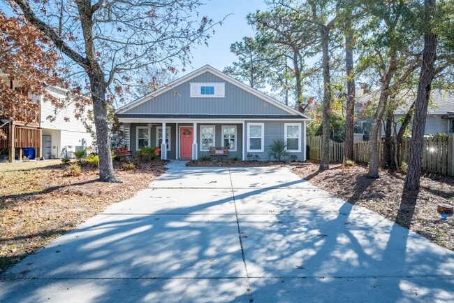 Building Photo - Seashell Cove @ 148 NE 13th St