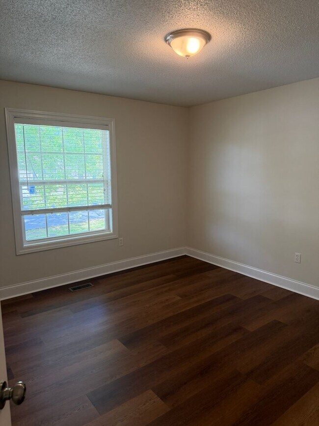 Building Photo - East Brainerd