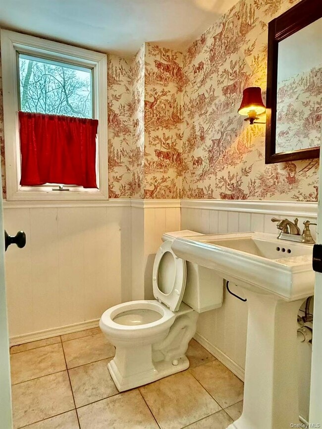 Building Photo - 33 Pilgrim Dr