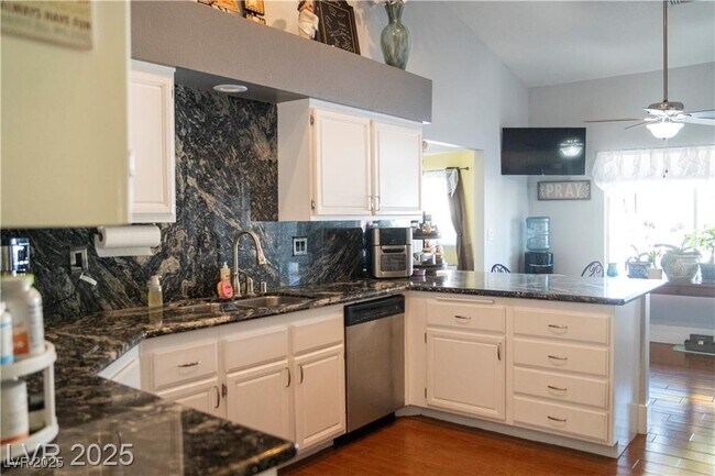 Building Photo - 3436 N Tenaya Wy