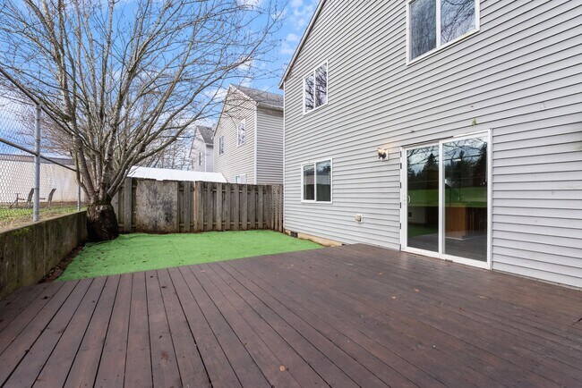 Building Photo - Beautiful Renovated 4b/2.5 bath home - SE Portland