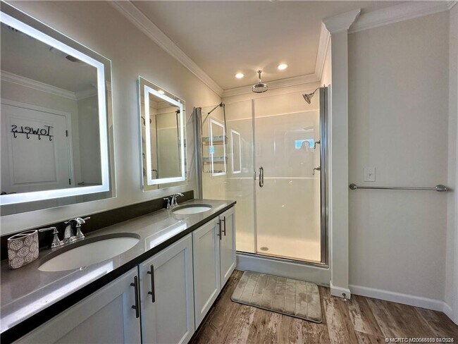 Building Photo - 2648 NE Pelican Wy