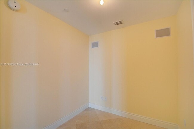 Building Photo - 20155 NE 38th Ct