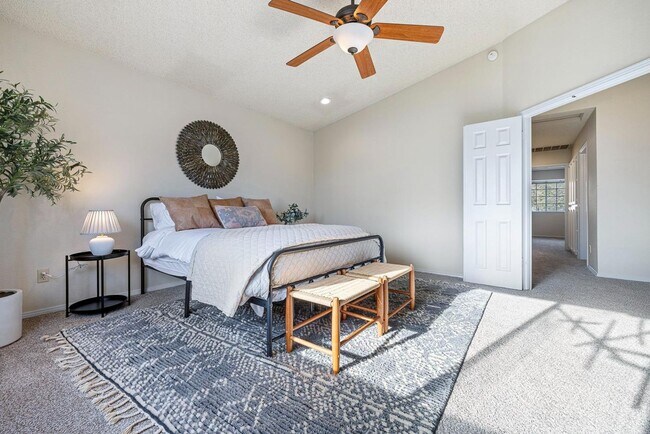 Building Photo - Stunning 4 Bedroom 2.5 bath in Woodward Park area!