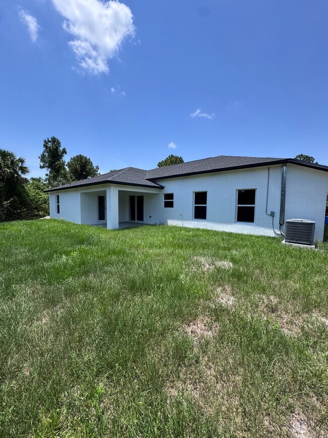 Building Photo - 3351 Lakeland Ave